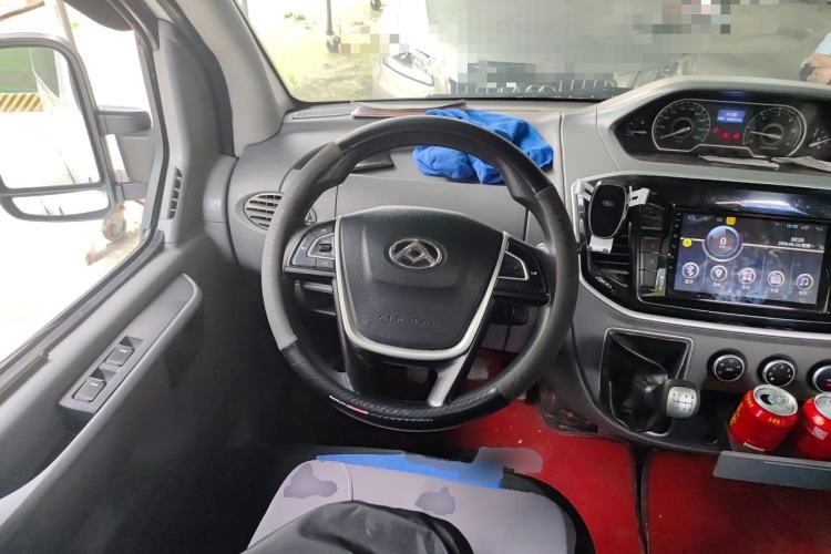 Used SAIC MAXUS Xintu V80 2019 2.5T Classic Model 6-Speed Manual Aotong Long Wheelbase Mid-Height 7-Seater Steering Wheel