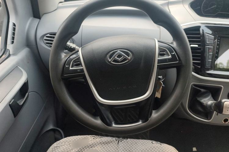 Used SAIC MAXUS Xintu V80 2019 2.5T Classic Version 6-Speed Manual – Aoyuntong Modified Long Wheelbase Mid-Height 7-Seater Steering Wheel