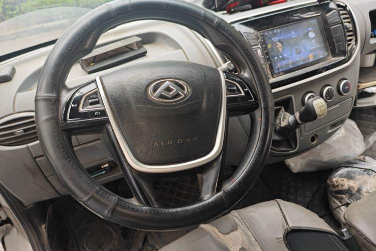 Used SAIC MAXUS Xintu V80 2019 2.5T Classic Edition 6-Speed Manual – Aoyuntong Modified Version Short Wheelbase Mid-Height Roof 5/6 Seats Steering Wheel