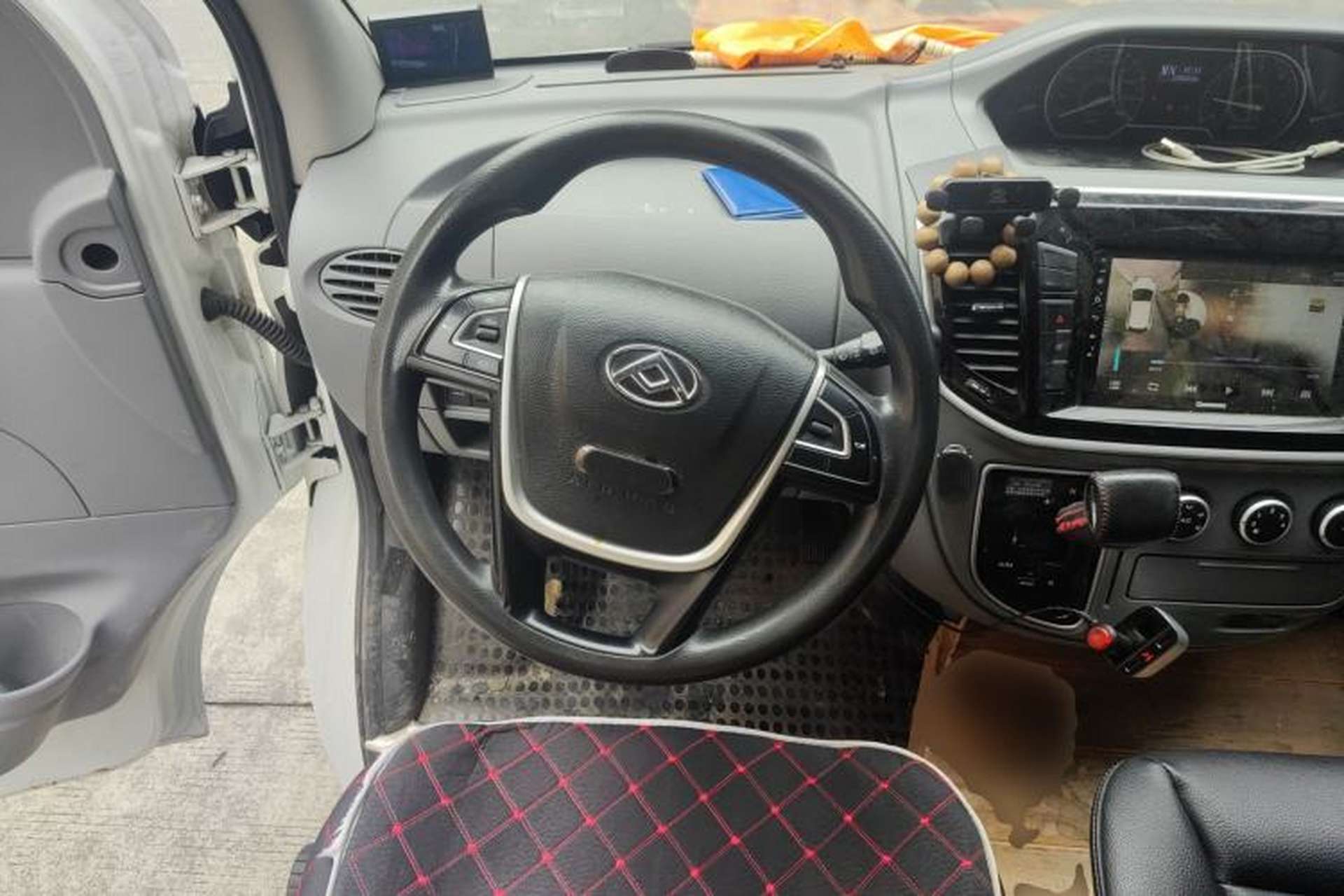 Used SAIC MAXUS Xintu V80 2019 2.5T Classic Model AMT Aoyuntong Long Wheelbase High-Roof 7-Seater Steering Wheel