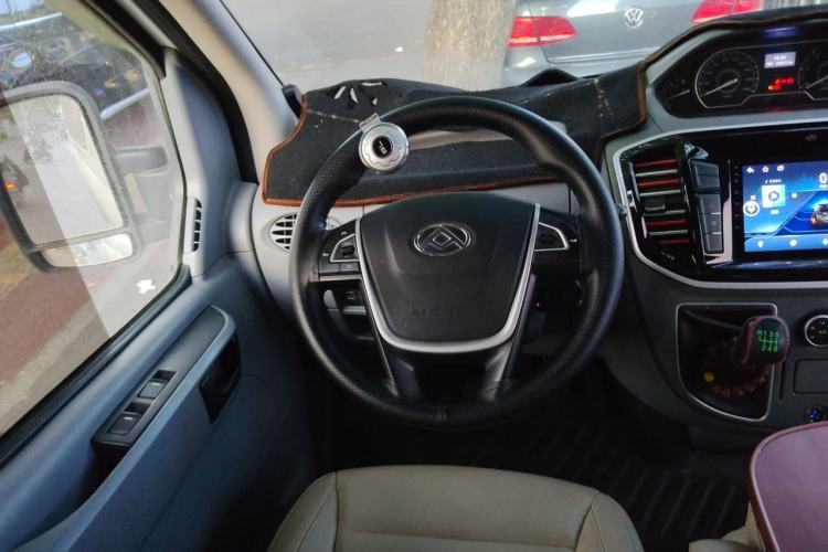 Used SAIC MAXUS Xintu V80 2019 2.5T Classic Edition 6-Speed Manual – Aoyuntong Modified Version Short Wheelbase Mid-Height Roof 5/6 Seats Steering Wheel