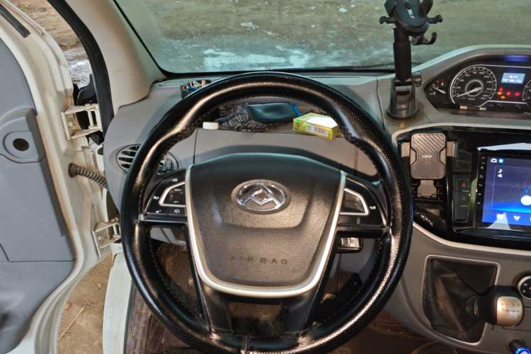 Used SAIC MAXUS Xintu V80 2019 2.5T Classic Version 6-Speed Manual – Aoyuntong Modified Long Wheelbase Mid-Height 7-Seater Steering Wheel