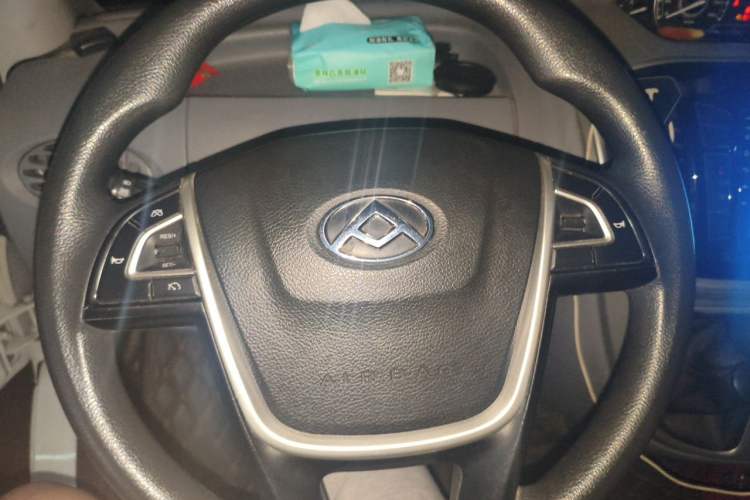 Used SAIC MAXUS Xintu V80 2019 2.5T Classic Model 6-Speed Manual – Aoyuntong Short Wheelbase Ultra-Low Roof 5/6 Seats Steering Wheel