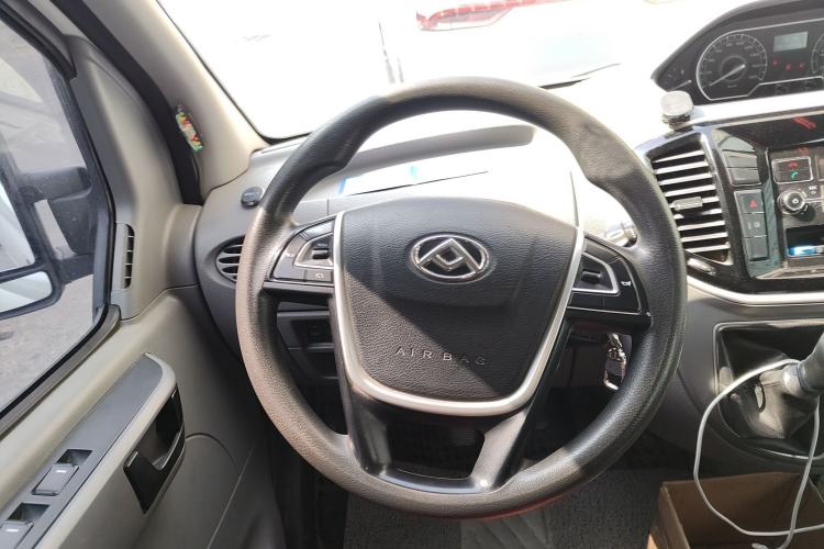 Used SAIC MAXUS Xintu V80 2019 2.5T Classic 6-Speed Manual Van Short Wheelbase Mid-Roof Design 2/3 Seats Steering Wheel
