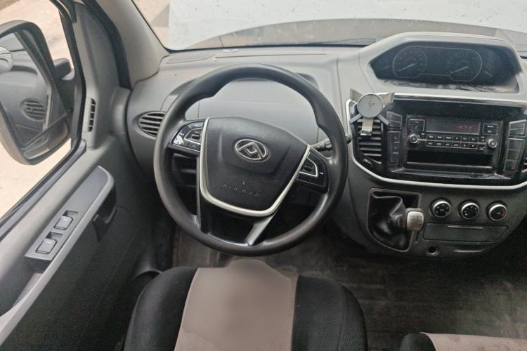 Used SAIC MAXUS Xintu V80 2019 2.5T Classic Edition 6-Speed Manual – Aoyuntong Short Wheelbase Mid-Height Design 5/6 Seats Steering Wheel