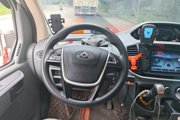 Used SAIC MAXUS Xintu V80 2019 2.5T Classic Version 6-Speed Manual – Aoyuntong Modified Long Wheelbase Mid-Height 7-Seater Steering Wheel