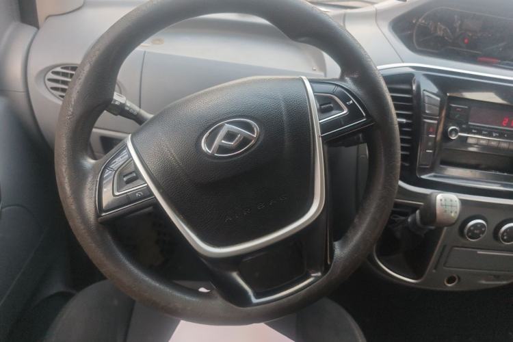 Used SAIC MAXUS Xintu V80 2019 2.5T Classic 6-Speed Manual Van Short Wheelbase Mid-Roof 6-Seater Steering Wheel