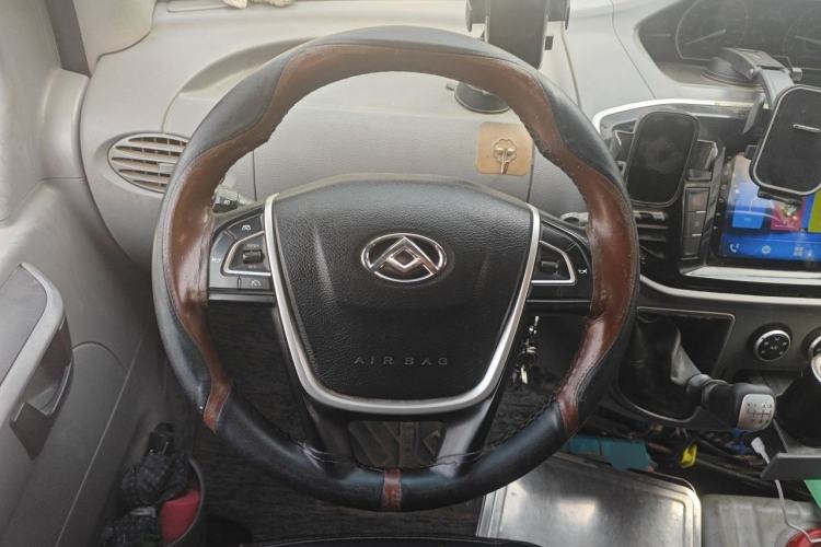 Used SAIC MAXUS Xintu V80 2019 2.5T Classic Model 6-Speed Manual Aotong Long Wheelbase Mid-Height 7-Seater Steering Wheel