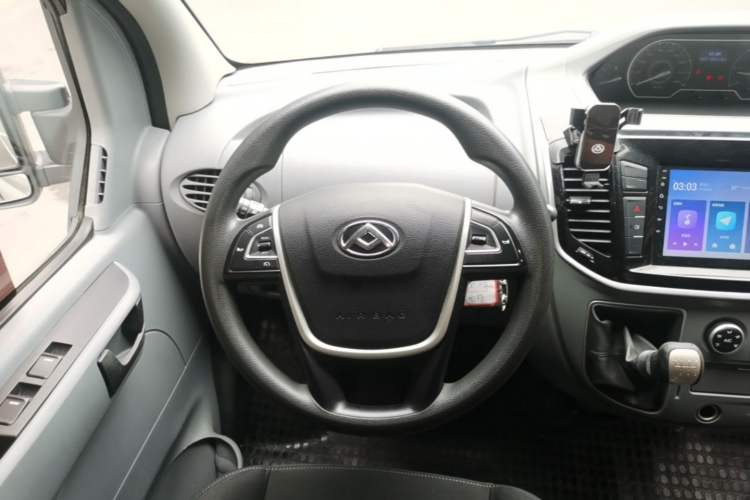Used SAIC MAXUS Xintu V80 2019 2.5T Classic Version 6-Speed Manual – Aoyuntong Modified Long Wheelbase Mid-Height 7-Seater Steering Wheel