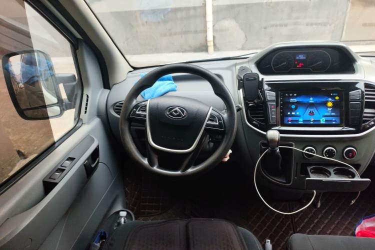 Used SAIC MAXUS Xintu V80 2019 2.5T Classic Model 6-Speed Manual Aotong Long Wheelbase Mid-Height 7-Seater Steering Wheel