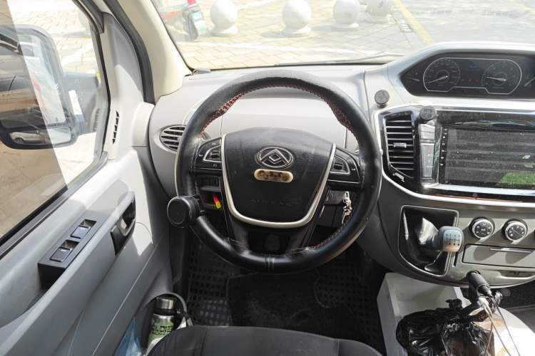 Used SAIC MAXUS Xintu V80 2019 2.5T Classic Version 6-Speed Manual – Aoyuntong Modified Long Wheelbase Mid-Height 7-Seater Steering Wheel