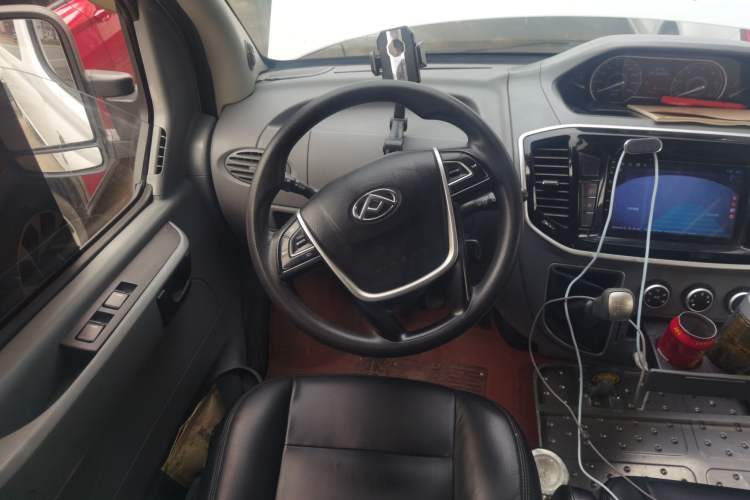 Used SAIC MAXUS Xintu V80 2019 2.5T Classic Version 6-Speed Manual – Aoyuntong Modified Long Wheelbase Mid-Height 7-Seater Steering Wheel