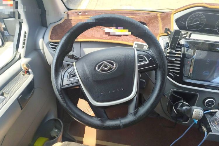 Used SAIC MAXUS Xintu V80 2019 2.5T Classic 6-Speed Manual Van Short Wheelbase Mid-Roof 6-Seater Steering Wheel