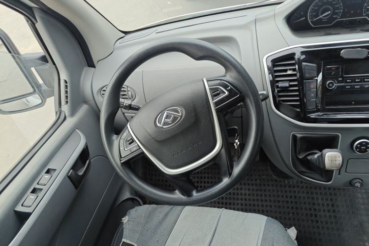 Used SAIC MAXUS Xintu V80 2019 2.5T Classic Edition 6-Speed Manual – Aoyuntong Short Wheelbase Mid-Height Design 5/6 Seats Steering Wheel