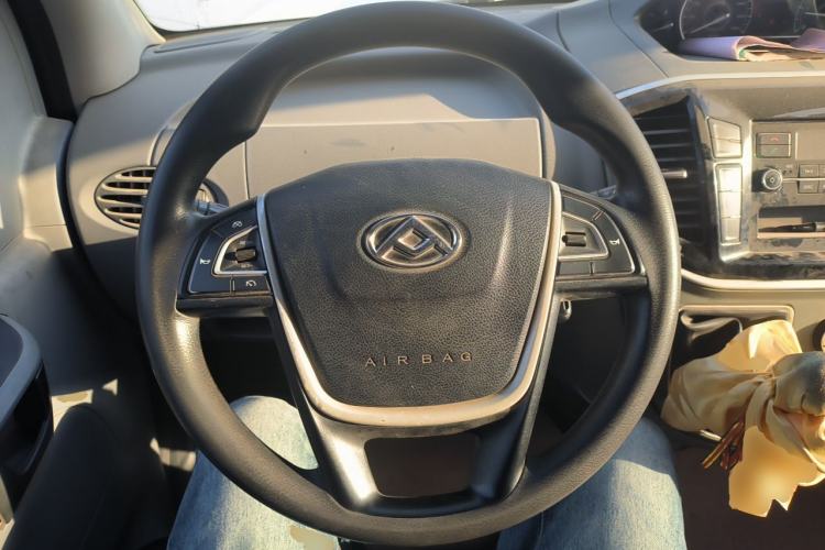 Used SAIC MAXUS Xintu V80 2019 2.5T Classic Model 6-Speed Manual Aotong Long Wheelbase Mid-Height 7-Seater Steering Wheel