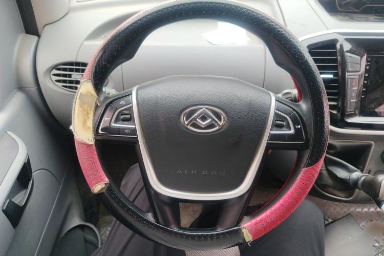 Used SAIC MAXUS Xintu V80 2019 2.0T Plus 6-Speed Manual – Aoyuntong Short Wheelbase Ultra-Low Roof 5/6-Seater Steering Wheel