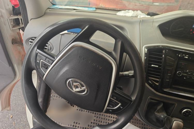 Used SAIC MAXUS Xintu V80 2019 2.5T Classic Edition 6-Speed Manual – Aoyuntong Modified Version Short Wheelbase Mid-Height Roof 5/6 Seats Steering Wheel