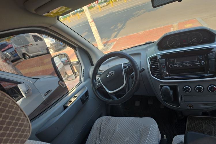Used SAIC MAXUS Xintu V80 2019 2.5T Classic Edition 6-Speed Manual – Aoyuntong Modified Version Short Wheelbase Mid-Height Roof 5/6 Seats Steering Wheel
