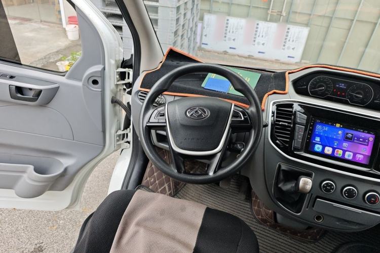 Used SAIC MAXUS Xintu V80 2019 2.5T Classic Edition 6-Speed Manual – Aoyuntong Modified Version Short Wheelbase Mid-Height Roof 5/6 Seats Steering Wheel
