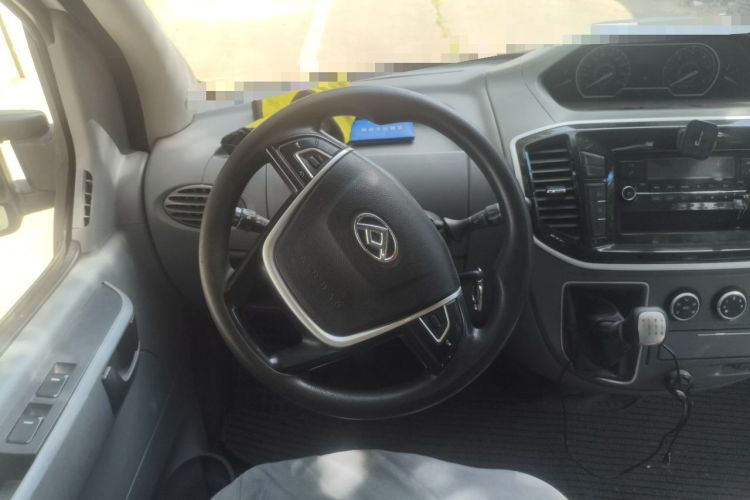 Used SAIC MAXUS Xintu V80 2019 2.5T Classic Version 6-Speed Manual – Aoyuntong Modified Long Wheelbase Mid-Height 7-Seater Steering Wheel