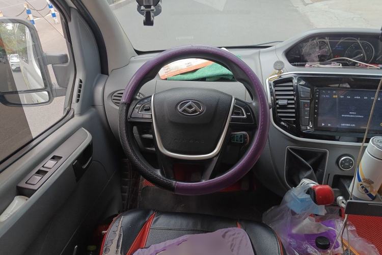Used SAIC MAXUS Xintu V80 2019 2.5T Classic Model 6-Speed Manual Aotong Long Wheelbase Mid-Height 7-Seater Steering Wheel