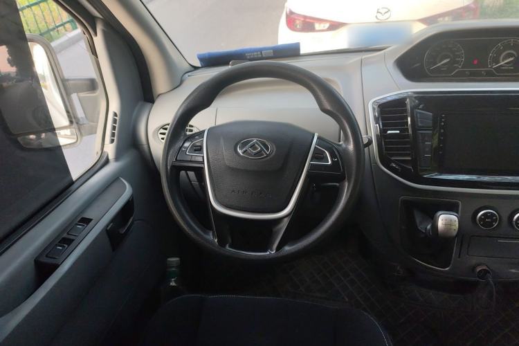 Used SAIC MAXUS Xintu V80 2019 2.5T Classic Edition 6-Speed Manual – Aoyuntong Modified Version Short Wheelbase Mid-Height Roof 5/6 Seats Steering Wheel