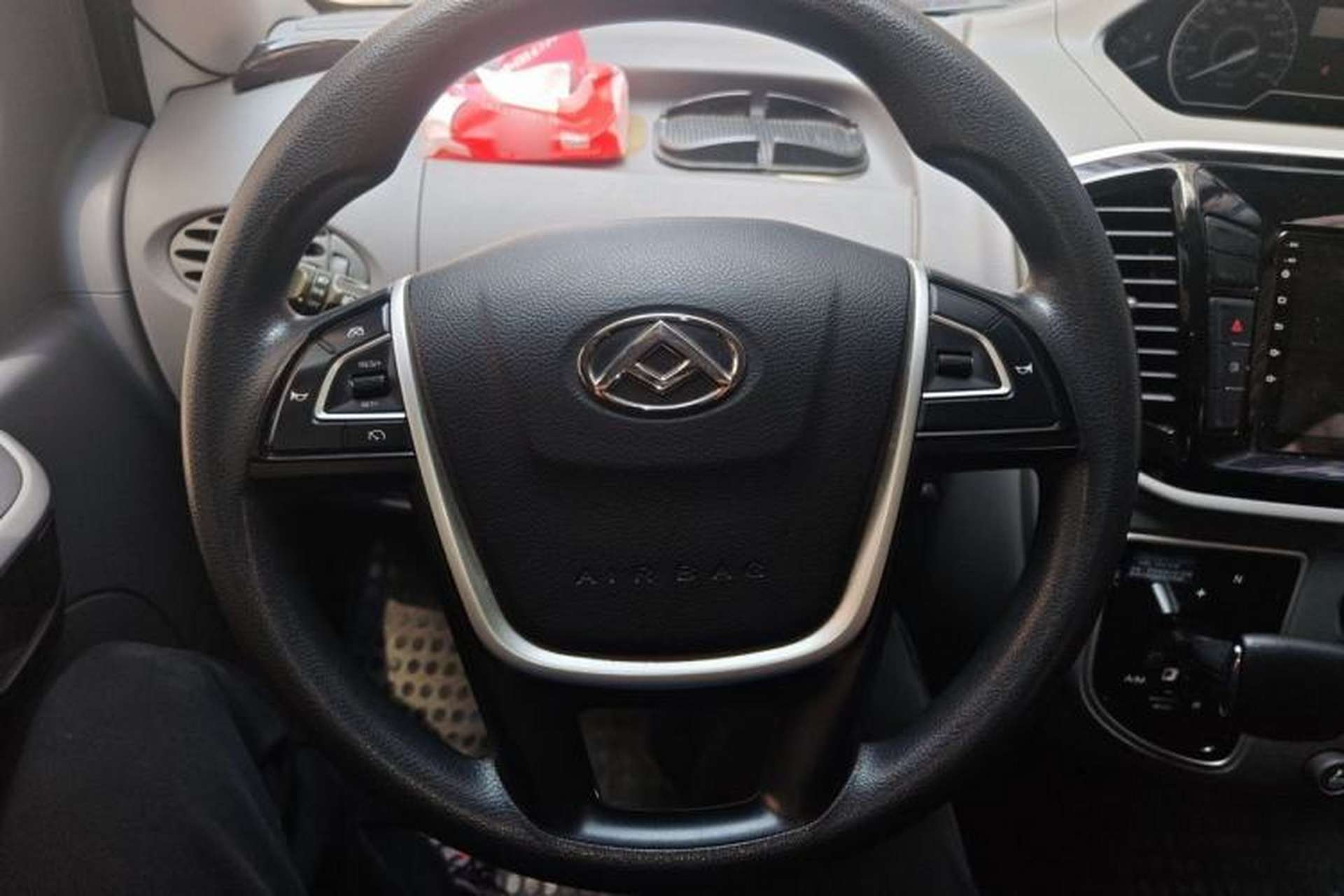 Used SAIC MAXUS Xintu V80 2019 2.5T Classic Model AMT Aoyuntong Short Wheelbase Ultra-Low Roof 5/6-Seater Steering Wheel