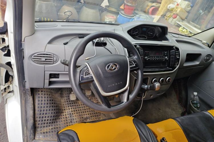 Used SAIC MAXUS Xintu V80 2019 2.5T Classic Model 6-Speed Manual Aotong Long Wheelbase Mid-Height 7-Seater Steering Wheel