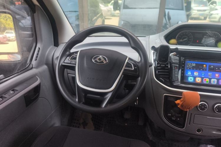 Used SAIC MAXUS Xintu V80 2019 2.5T Classic Model AMT Aoyuntong Short Wheelbase Ultra-Low Roof 5/6-Seater Steering Wheel