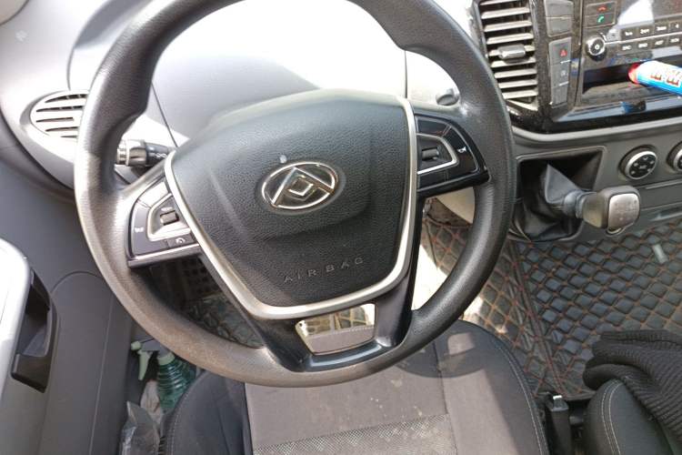 Used SAIC MAXUS Xintu V80 2019 2.0T Plus 6-Speed Manual – Aoyuntong Short Wheelbase Ultra-Low Roof 5/6-Seater Steering Wheel