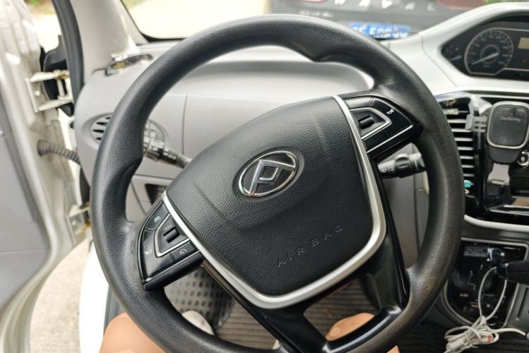 Used SAIC MAXUS Xintu V80 2019 2.5T Classic AMT Van Short Wheelbase Mid-Roof 6-Seater Steering Wheel