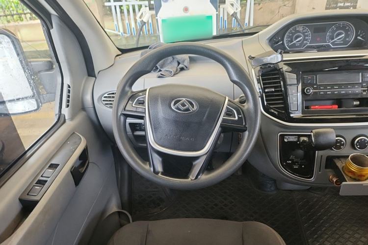 Used SAIC MAXUS Xintu V80 2019 2.5T Classic Model AMT Aoyuntong Short Wheelbase Ultra-Low Roof 5/6-Seater Steering Wheel