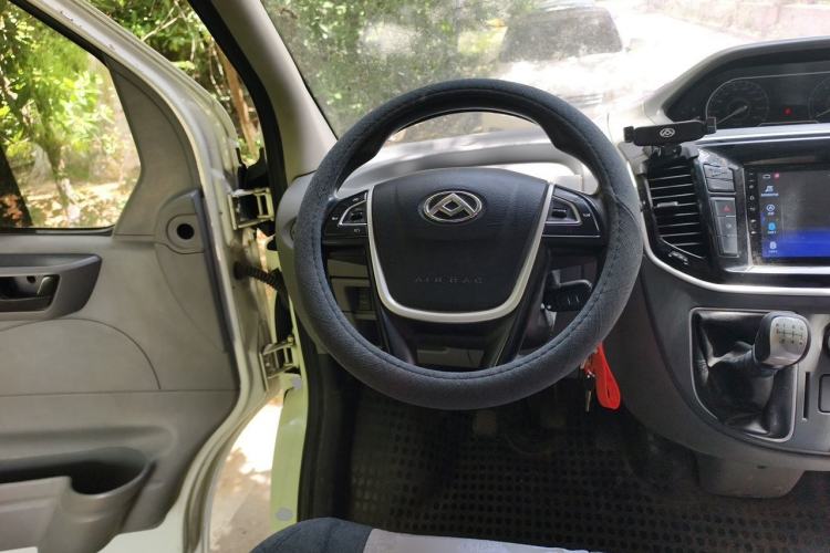 Used SAIC MAXUS Xintu V80 2019 2.5T Classic Edition 6-Speed Manual – Aoyuntong Modified Version Short Wheelbase Mid-Height Roof 5/6 Seats Steering Wheel