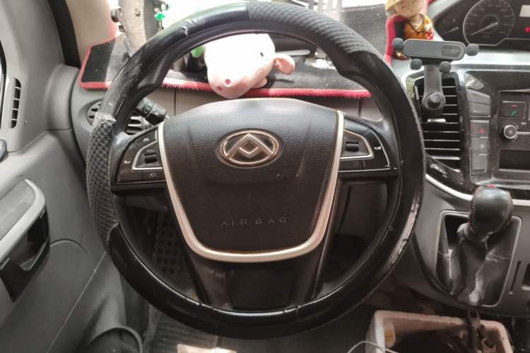 Used SAIC MAXUS Xintu V80 2019 2.5T Classic Model 6-Speed Manual – Aoyuntong Short Wheelbase Ultra-Low Roof 5/6 Seats Steering Wheel