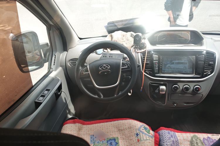 Used SAIC MAXUS Xintu V80 2019 2.5T Classic Version 6-Speed Manual – Aoyuntong Modified Long Wheelbase Mid-Height 7-Seater Steering Wheel