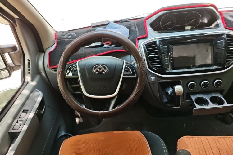 Used SAIC MAXUS Xintu V80 2019 2.5T Classic Model 6-Speed Manual Aotong Long Wheelbase Mid-Height 7-Seater Steering Wheel