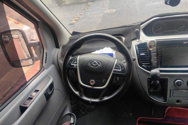 Used SAIC MAXUS Xintu V80 2019 2.5T Classic Version 6-Speed Manual – Aoyuntong Modified Long Wheelbase Mid-Height 7-Seater Steering Wheel