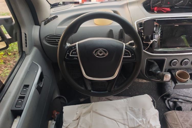 Used SAIC MAXUS Xintu V80 2019 2.5T Classic Edition 6-Speed Manual – Aoyuntong Modified Version Short Wheelbase Mid-Height Roof 5/6 Seats Steering Wheel