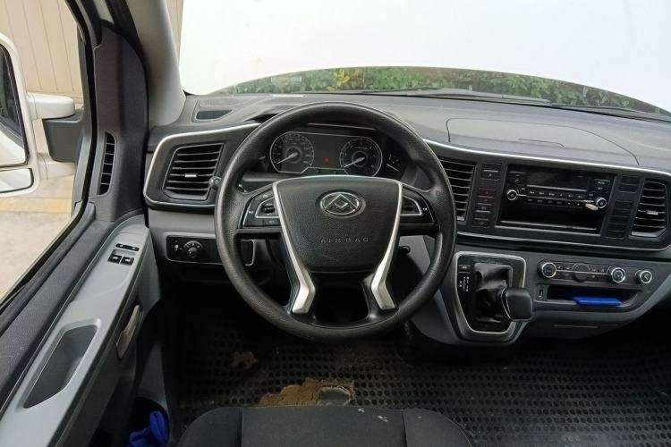 Used SAIC MAXUS Xintu V80 2019 2.0T Plus AMT Aoyuntong Short Wheelbase Ultra-Low Roof 5/6-Seater Steering Wheel