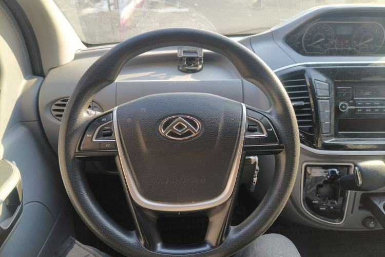 Used SAIC MAXUS Xintu V80 2019 2.5T Classic AMT Aoyuntong Short Wheelbase Mid-Roof 5/6-Seater Steering Wheel