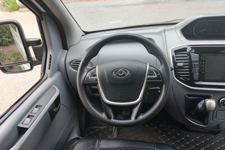 Used SAIC MAXUS Xintu V80 2019 2.5T Classic Model 6-Speed Manual Aotong Long Wheelbase Mid-Height 7-Seater Steering Wheel