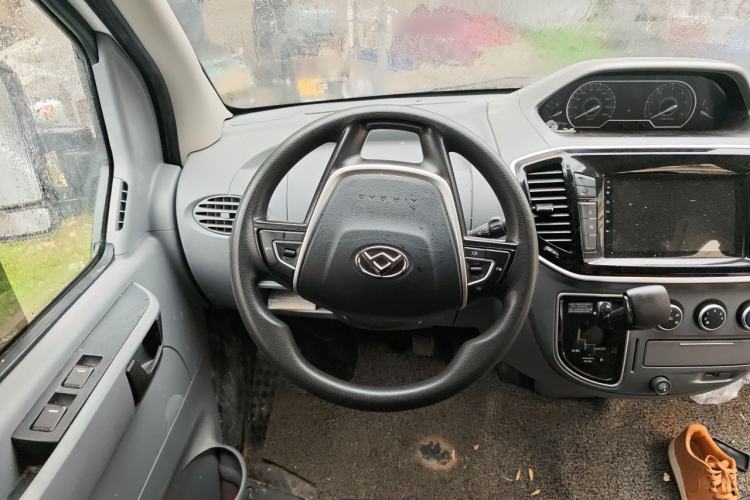Used SAIC MAXUS Xintu V80 2019 2.5T Classic AMT Aoyuntong Facelifted Short-Wheelbase Mid-Roof 5/6-Seater Steering Wheel