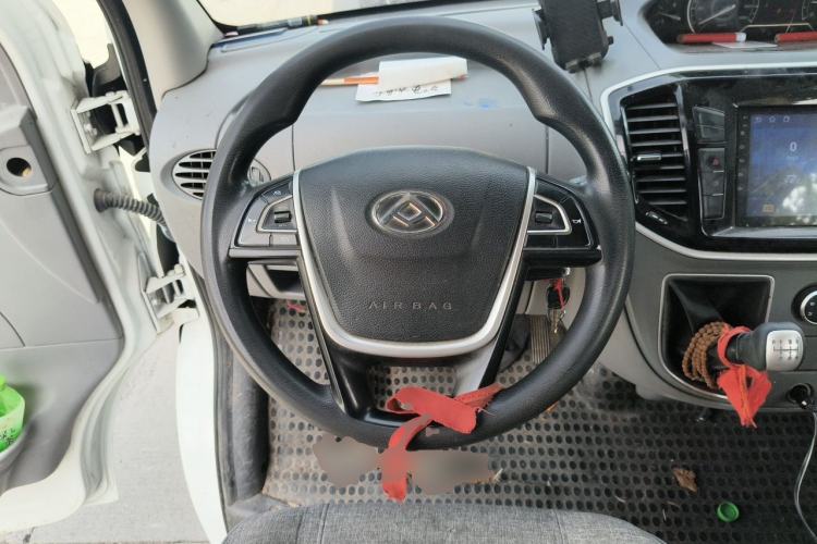 Used SAIC MAXUS Xintu V80 2019 2.5T Classic Version 6-Speed Manual Extended Wheelbase Mid-Roof Design 9-Seater Steering Wheel
