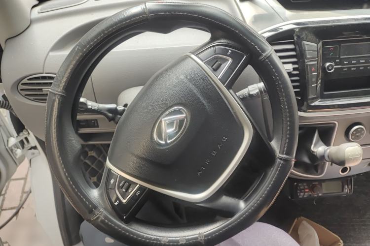Used SAIC MAXUS Xintu V80 2019 2.5T Classic Edition 6-Speed Manual – Aoyuntong Short Wheelbase Mid-Height Design 5/6 Seats Steering Wheel