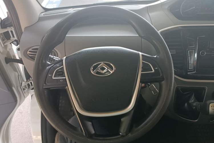Used SAIC MAXUS Xintu V80 2019 2.5T Classic Edition 6-Speed Manual – Aoyuntong Short Wheelbase Mid-Height Design 5/6 Seats Steering Wheel