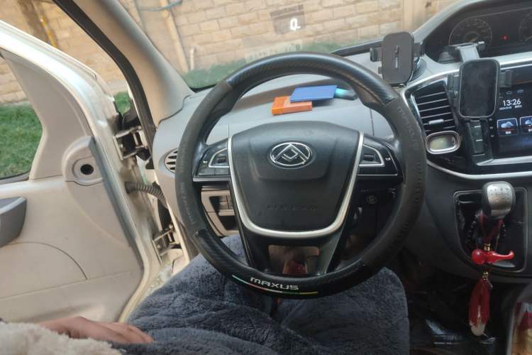 Used SAIC MAXUS Xintu V80 2019 2.5T Classic Edition 6-Speed Manual – Aoyuntong Short Wheelbase Mid-Height Design 5/6 Seats Steering Wheel