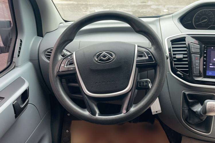 Used SAIC MAXUS Xintu V80 2019 2.5T Classic Version 6-Speed Manual Extended Wheelbase Mid-Roof Design 9-Seater Steering Wheel