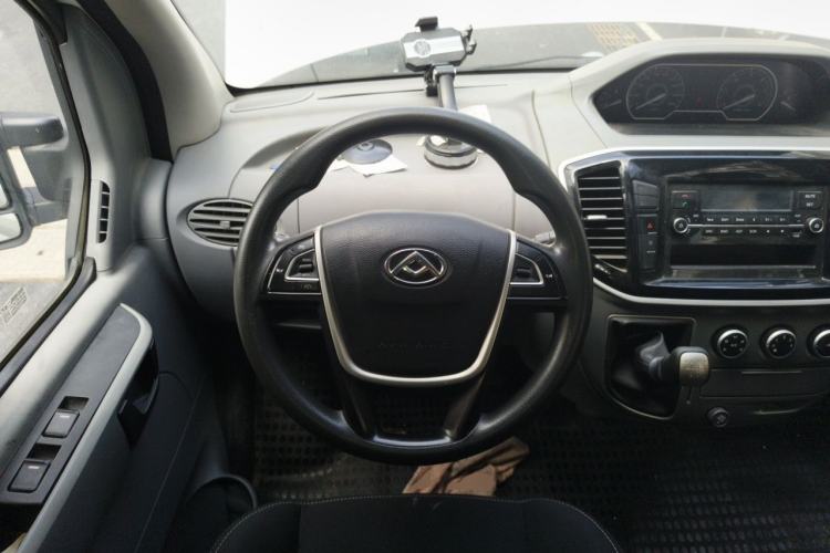 Used SAIC MAXUS Xintu V80 2019 2.5T Classic Version 6-Speed Manual – Aoyuntong Modified Long Wheelbase Mid-Height 7-Seater Steering Wheel