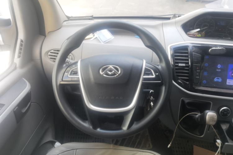 Used SAIC MAXUS Xintu V80 2019 2.5T Classic Model 6-Speed Manual Aotong Long Wheelbase Mid-Height 7-Seater Steering Wheel