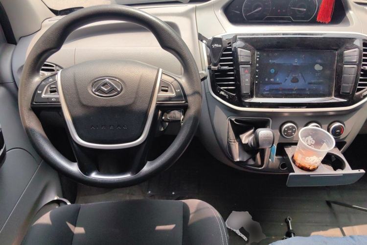 Used SAIC MAXUS Xintu V80 2019 2.5T Classic Model 6-Speed Manual Aotong Long Wheelbase Mid-Height 7-Seater Steering Wheel
